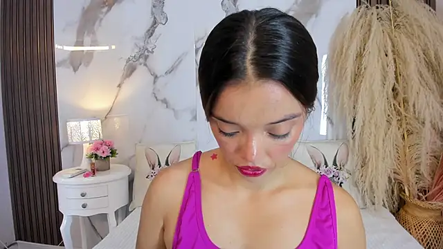 hannahill69 online show from May 2, 5:01 am