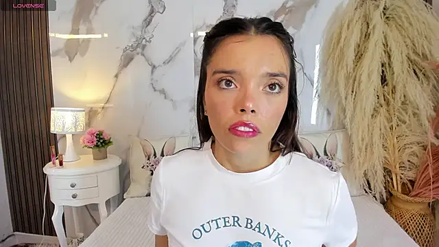 hannahill69 online show from April 10, 4:52 am