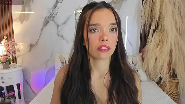 hannahill69 online show from November 4, 5:00 am