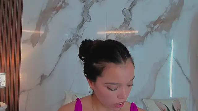 hannahill69 online show from March 10, 10:50 am