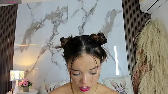 hannahill69 online show from March 13, 4:50 am