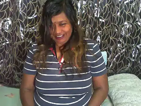 Snapshot of Mammabear_4u chatting on December 15, 7:02 am Mammabear 4u online show from December 15, 7:02 am