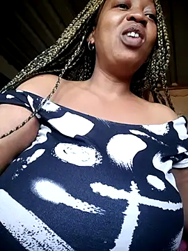 Snapshot of winterqueenx chatting on June 26, 10:32 am winterqueenx online show from June 26, 10:32 am