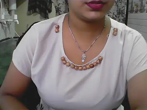 Snapshot of LovingPihu chatting on June 6, 5:12 am LovingPihu online show from June 6, 5:12 am