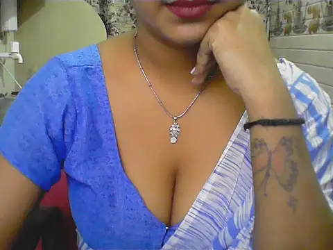 Snapshot of LovingPihu chatting on June 11, 5:26 am LovingPihu online show from June 11, 5:26 am