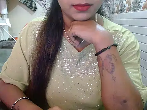 LovingPihu online show from February 1, 6:00 am