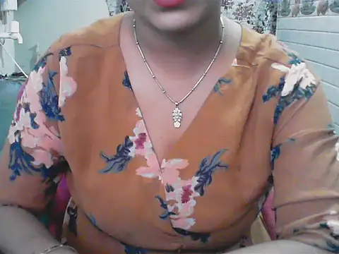 Snapshot of LovingPihu chatting on June 15, 5:29 am LovingPihu online show from June 15, 5:29 am