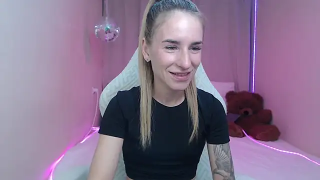 Snapshot of DeboraHorny chatting on May 17, 6:13 am DeboraHorny online show from May 17, 6:13 am