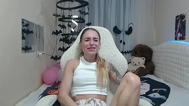 DeboraHorny online show from November 8, 7:01 am