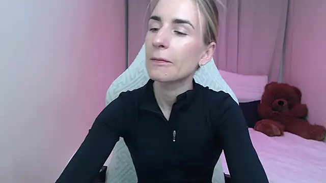 Snapshot of DeboraHorny chatting on April 24, 6:15 am DeboraHorny online show from April 24, 6:15 am