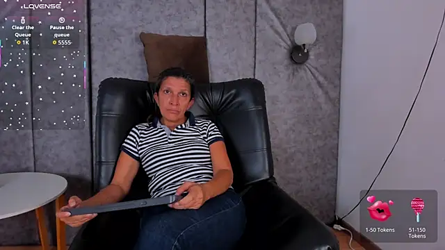 Snapshot of Keyla_Milf chatting on June 19, 12:27 am Keyla Milf online show from June 19, 12:27 am