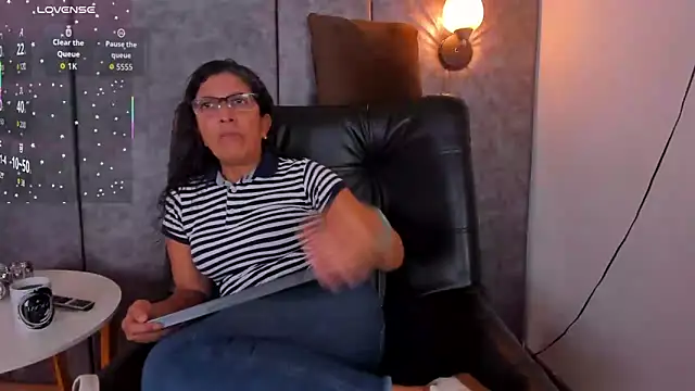 Snapshot of Keyla_Milf chatting on June 10, 8:32 pm Keyla Milf online show from June 10, 8:32 pm