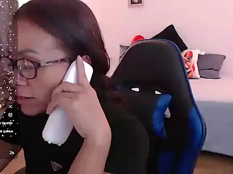 Snapshot of emmily_castro chatting on September 15, 2:17 pm emmily castro online show from September 15, 2:17 pm