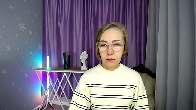 queen a n i online show from October 13, 8:05 am