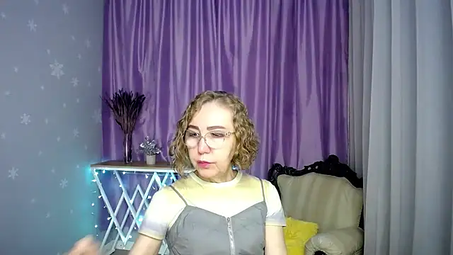 queen a n i online show from July 12, 8:26 am