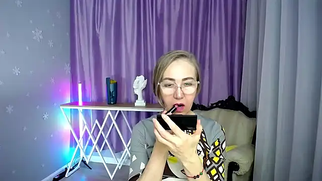 queen a n i online show from November 2, 10:42 am