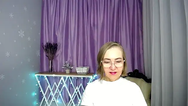 queen a n i online show from March 29, 8:27 am