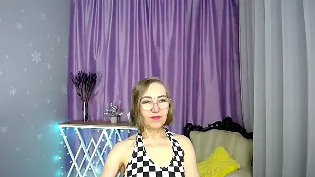 queen a n i online show from April 7, 10:28 am