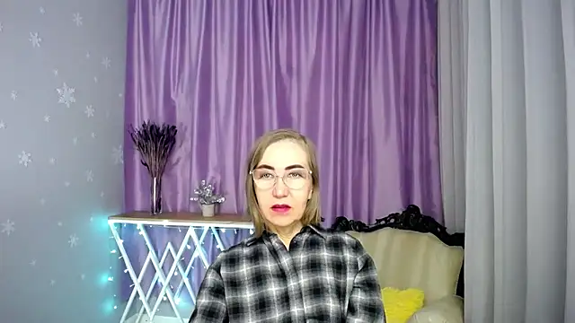 queen a n i online show from April 22, 11:28 am