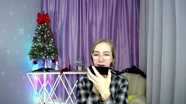 queen a n i online show from January 15, 10:40 am