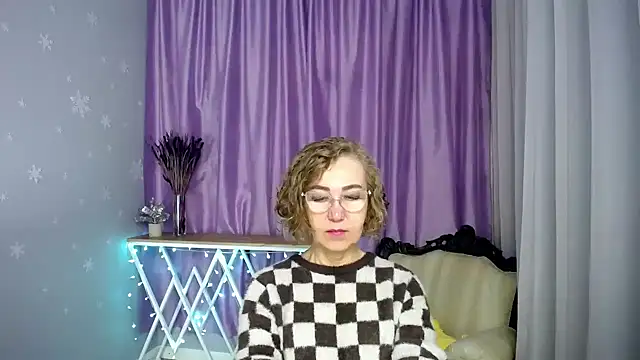 queen a n i online show from June 1, 8:25 am