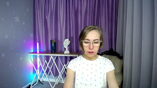 queen a n i online show from November 13, 9:02 am