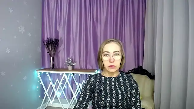 queen a n i online show from March 10, 7:01 am