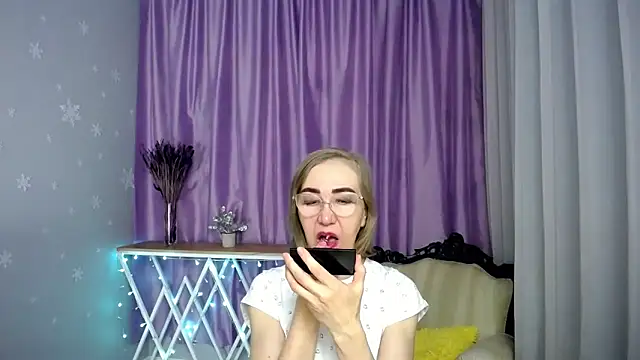 queen a n i online show from April 23, 9:49 am