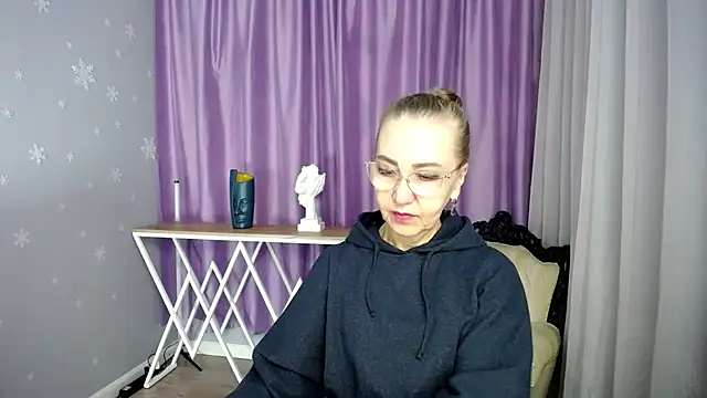 queen a n i online show from September 20, 10:31 am