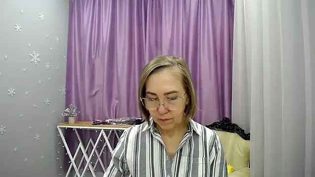 queen a n i online show from March 8, 7:44 am