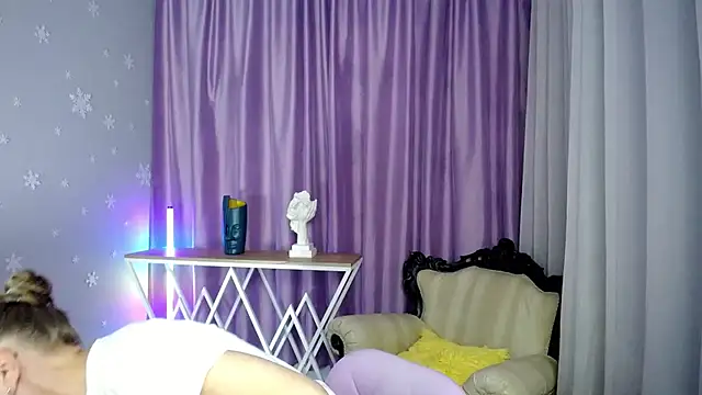 queen a n i online show from September 21, 11:15 am