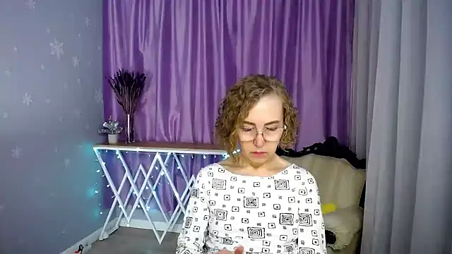 queen a n i online show from June 7, 10:20 am