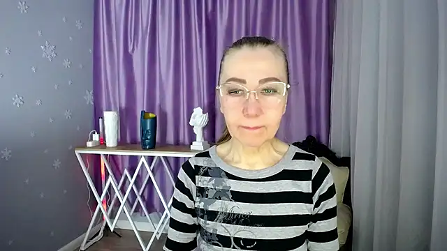 queen a n i online show from March 8, 8:55 am