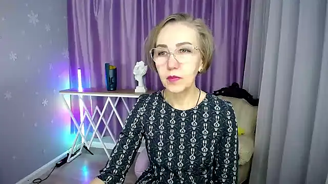 queen a n i online show from October 6, 9:21 am