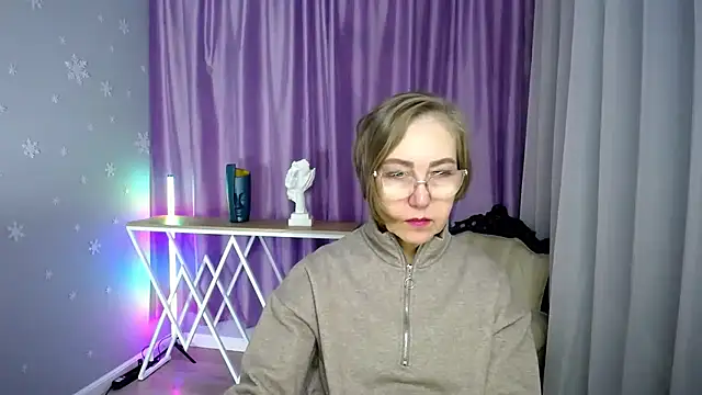 queen a n i online show from November 1, 9:58 am