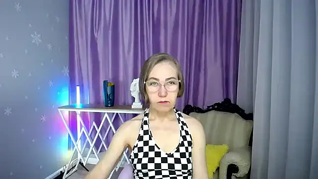 queen a n i online show from November 26, 8:36 am