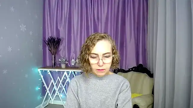 queen a n i online show from July 19, 5:05 am