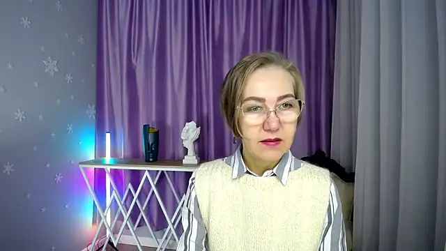 queen a n i online show from October 10, 6:47 am