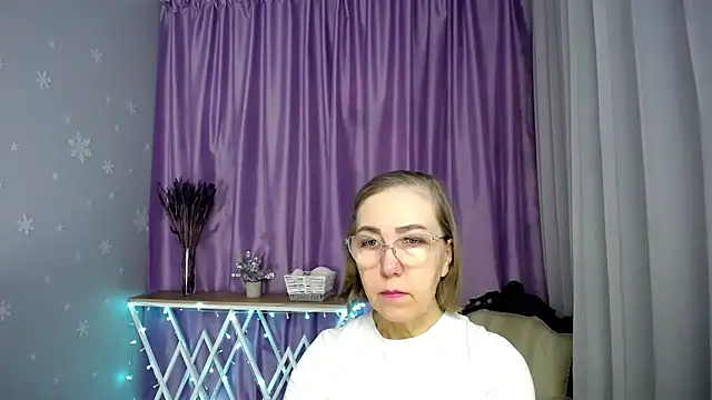 queen a n i online show from March 30, 8:27 am