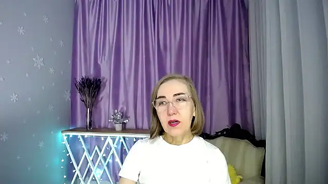 queen a n i online show from May 3, 7:24 am