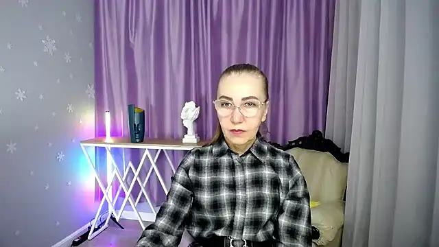 queen a n i online show from September 27, 11:27 am