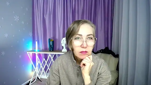 queen a n i online show from October 21, 10:14 am