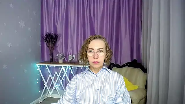 queen a n i online show from July 9, 8:15 am