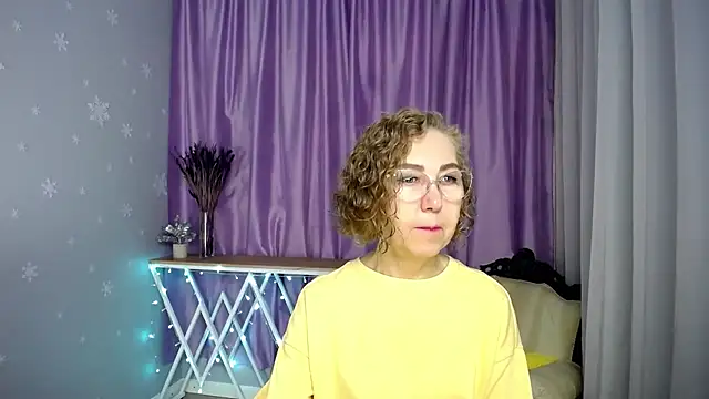 queen a n i online show from June 13, 4:10 am