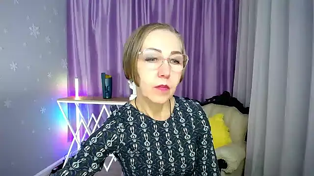 queen a n i online show from October 5, 7:32 am