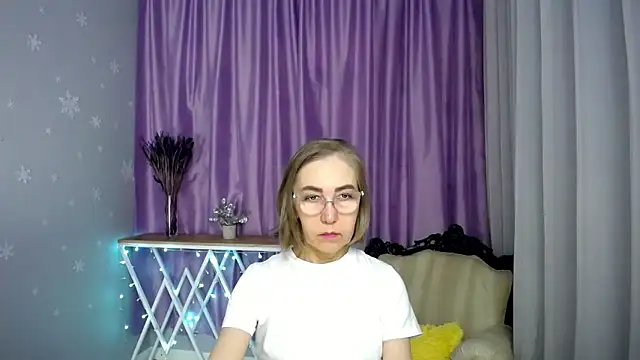 queen a n i online show from April 19, 9:43 am