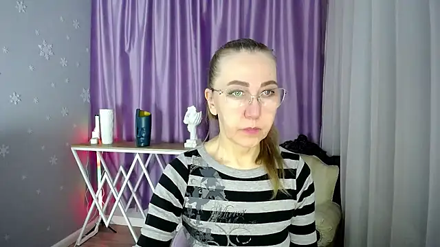 queen a n i online show from March 6, 8:19 am