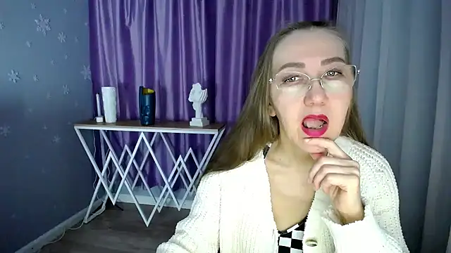 queen a n i online show from March 5, 9:27 am