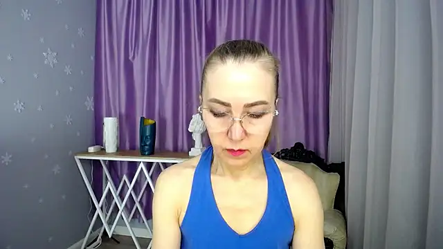 queen a n i online show from March 19, 12:12 pm