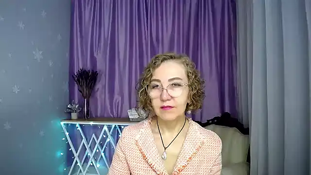 queen a n i online show from June 19, 6:08 am
